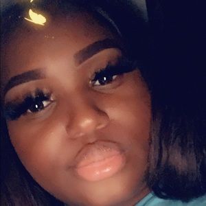 Meet your Posher, Tia